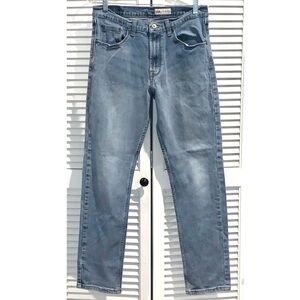 Wrangler women’s regular tapered jeans size 30